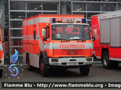 Mercedes-Benz ?
Bundesrepublik Deutschland - Germany - Germania
Feuerwehr Frankfurt Am Main
Parole chiave: Mercedes-Benz