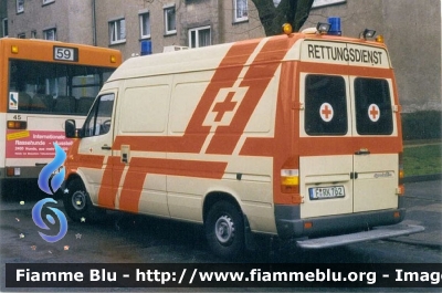 Mercedes-Benz Sprinter I serie
Bundesrepublik Deutschland - Germany - Germania
Deutsches Rotes Kreuz
Croce Rossa Tedesca Francoforte
Parole chiave: Mercedes-Benz Sprinter_Iserie Ambulanza Ambulance