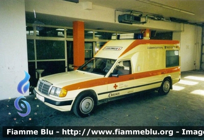 Mercedes-Benz Classe E Wagon
Bundesrepublik Deutschland - Germany - Germania
Deutsches Rotes Kreuz
Croce Rossa Tedesca
Parole chiave: Ambulanza Ambulance