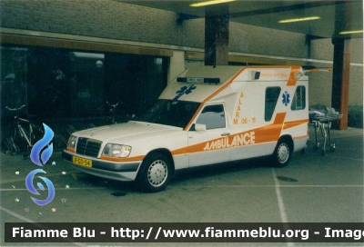 Mercedes-Benz Classe E Wagon
Nederland - Paesi Bassi
Ambulancedienst Noord-Limburg
Parole chiave: Ambulanza Ambulance