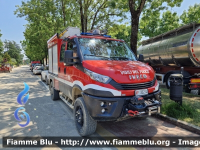 Iveco Daily MUV 4x4 VI serie
Vigili del Fuoco
Comando Provinciale di Modena
Polisoccorso allestimento Fortini
Fornitura Regione Emilia-Romagna
VF 32214
Parole chiave: Iveco Daily_MUV_4x4_VIserie VF32214