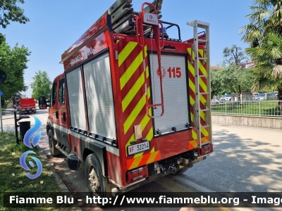 Iveco Daily MUV 4x4 VI serie
Vigili del Fuoco
Comando Provinciale di Modena
Polisoccorso allestimento Fortini
Fornitura Regione Emilia-Romagna
VF 32214
Parole chiave: Iveco Daily_MUV_4x4_VIserie VF32214