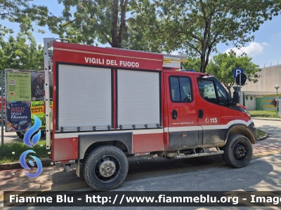 Iveco Daily MUV 4x4 VI serie
Vigili del Fuoco
Comando Provinciale di Modena
Polisoccorso allestimento Fortini
Fornitura Regione Emilia-Romagna
VF 32214
Parole chiave: Iveco Daily_MUV_4x4_VIserie VF32214