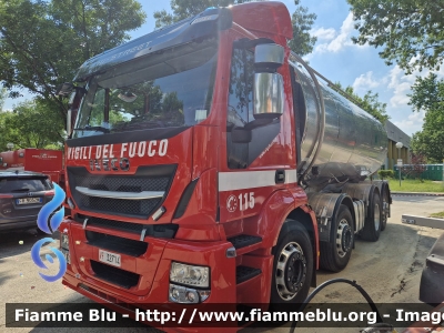 Iveco Stralis AD320S42 III serie
Vigili del Fuoco
Comando Provinciale di Torino
VF 32714
Parole chiave: Iveco Stralis_AD320S42_IIIserie VF32714