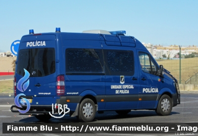 Mercedes-Benz Sprinter III serie restyle
Portugal - Portogallo
Polícia de Segurança Pública
Polizia di Stato 
Parole chiave: Mercedes-Benz Sprinter_IIIserie_restyle