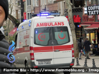 Mercedes-Benz Sprinter III serie restyle
Türkiye Cumhuriyeti - Turchia
T.C. Sağlık Bakanlığı - Ministero della Salute
Parole chiave: Mercedes-Benz Sprinter_IIIserie_Restyle Ambulanza Ambulance