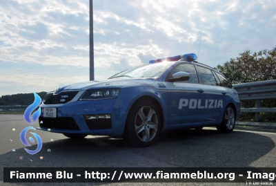 Skoda Octavia RS Wagon IV serie
Polizia di Stato
Polizia Stradale in servizio sull'Autostrada A4
Autostrada Brescia-Verona-Vicenza-Padova
Allestimento Bertazzoni Veicoli Speciali
Decorazione Grafica Artlantis 
POLIZIA M0483
Parole chiave: Skoda Octavia_RS_Wagon_IVserie PoliziaM0483