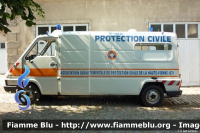 Renault Master I serie
France - Francia
Association Departementale Protection Civile Haute Vienne 87 
Parole chiave: Ambulanza Renault Master_Iserie