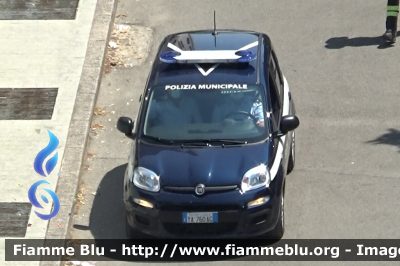 Fiat Nuova Panda II serie
Polizia Municipale Rende (CS)
POLIZIA LOCALE YA 760 AG
Parole chiave: Polizia_Municipale_Rende_Cosenza