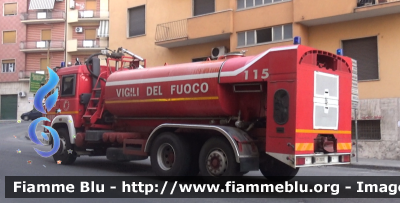 Iveco 240-36
Vigili del Fuoco
Comando Provinciale di Cosenza
Esemplare unico nato come mezzo di soccorso in galleria e successivamente convertito in ABP
VF 21255
Parole chiave: Vigili_del_Fuoco_Cosenza_Calabria VF21255