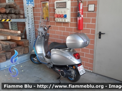 Piaggio Vespa elettrica
Vigili del Fuoco
Corpo Permanente di Bolzano
Berufsfeuerwehr Bozen
VF 291 BZ
Parole chiave: Piaggio Vespa_elettrica VF291BZ