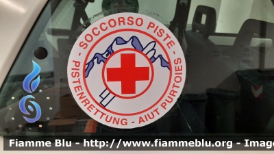 Fiat Panda II serie 4x4
Croce Rossa Italiana - Sede della Val Gardena
Italienisches Rotes Kreuz - Sektion Gröden
Crousc Checena Italiana - Seziun de Gherdëina
Soccorso Piste - Pistenrettung - Aiut Purtoies
CRI 038 AA
Parole chiave: Fiat Panda_4x4_IIserie cri_valgardena CRI038AA