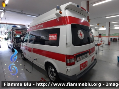 Volkswagen Transporter T5 restyle
Croce Rossa Italiana - Sede della Val Gardena
Italienisches Rotes Kreuz - Sektion Gröden
Crousc Checena Italiana - Seziun de Gherdëina
Allestimento EDM
CRI 667 AB
Parole chiave: Volkswagen Transporter_T5 croce_rossa_valgardena CRI667AB