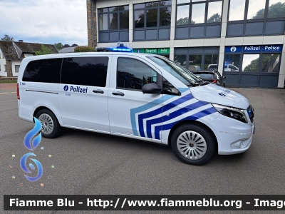 Mercedes-Benz Classe V
Belgique - België - Belgien
Polizei Zone Eifel - Police de l'Eifel - Polizia dell'Eifel
Streifenwagen - Patrouille - Autopattuglia
Parole chiave: Mercedes-Benz Classe_V polizei_eifel