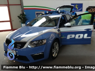 Skoda Octavia RS Wagon IV serie
Polizia di Stato
Polizia Autostradale della rete Autostrade Centropadane
Allestimento Bertazzoni - Grafica Artlantis
POLIZIA M0402
Parole chiave: Skoda Octavia_RS_Wagon_IVserie POLIZIAM0402 Reas_2017