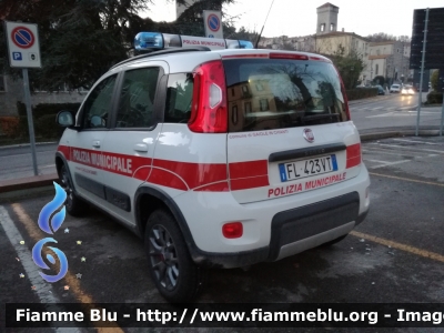 Fiat Nuova Panda 4x4 II serie
Polizia Municipale di Gaiole in Chianti (SI)
Autovettura allestimento Ciabilli
Automezzo 1
FL 423 VT
Parole chiave: Fiat Panda II_serie PM_Gaiole FL423VT