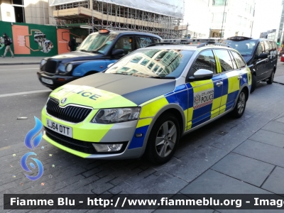 Skoda Octavia Wagon IV serie
United Kingdom - Gran Bretagna
City of London Police
Autopattuglia con sistema lettura targhe ANPR
LJ64 OTT
Parole chiave: Skoda Octavia_Wagon_IVserie