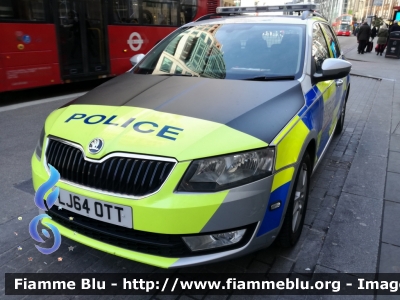 Skoda Octavia Wagon IV serie
United Kingdom - Gran Bretagna
City of London Police
Autopattuglia con sistema lettura targhe ANPR
LJ64 OTT
Parole chiave: Skoda Octavia_Wagon_IVserie