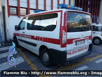 Citroen Jumpy II serie
Polizia Municipale di Prato (PO)
Ufficio mobile
Automezzo 56
Allestimento Ciabilli
POLIZIA LOCALE YA 455 AH
Parole chiave: Citroen Jumpy_IIserie PM_Prato POLIZIALOCALEYA455AH