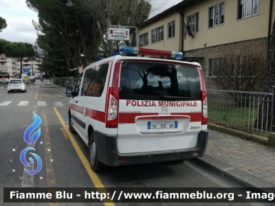 Citroën Jumpy III serie
Polizia Municipale di Calenzano (FI)
Ufficio Mobile
Allestimento Ciabilli
POLIZIA LOCALE YA 393 AM
Parole chiave: Citroen Jumper_IIIserie PM_Calenzano POLIZIALOCALEYA393AM