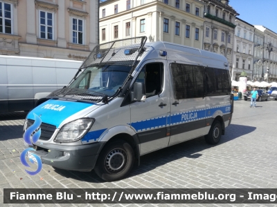 Mercedes-Benz Sprinter III serie
Rzeczpospolita Polska - Polonia
Policja - Polizia di Stato
Reparto antisommossa
Automezzo G705
HPG - B505
Parole chiave: Mercedes-Benz Sprinter_IIIserie polizia polonia HPGB505