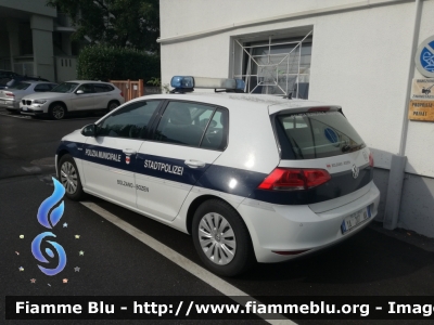 Volkswagen Golf VII
Polizia Municipale di Bolzano - Stadtpolizei Bozen
Automezzo 02
POLIZIA LOCALE YA 207 AN
Parole chiave: Volkswagen Golf_VII polizia_municipale_Bolzano POLIZIALOCALEYA207AN