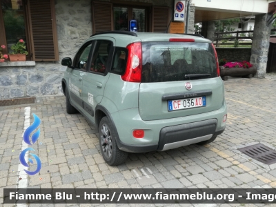 Fiat Nuova Panda II serie 4x4
Corpo Forestale della Valle d'Aosta
Corps Forestier Vallée d'Aoste
Stazione Forestale/Poste Forestier Valpelline (AO)
CF 036 AO
Parole chiave: Fiat nuova_panda_IIserie_4x4 corpo_forestale CF036AO