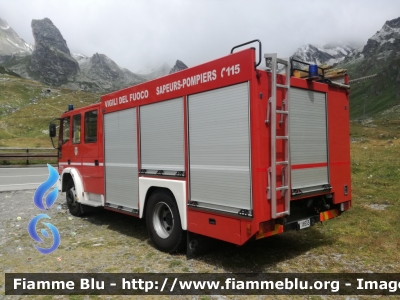 Iveco EuroFire 150E27 I serie
Vigili del Fuoco
Corpo Permanente di Aosta
AutoPompaSerbatoio allestimento Iveco-Magirus
VF 18533
Parole chiave: Iveco EuroFire_150E27_Iserie VF18533