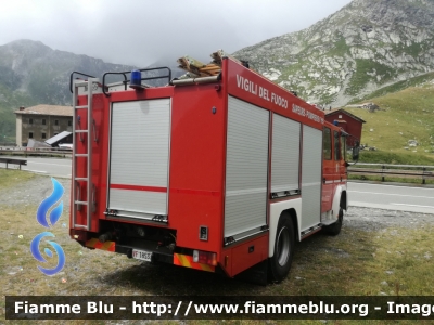 Iveco EuroFire 150E27 I serie
Vigili del Fuoco
Corpo Permanente di Aosta
AutoPompaSerbatoio allestimento Iveco-Magirus
VF 18533
Parole chiave: Iveco EuroFire_150E27_Iserie VF18533