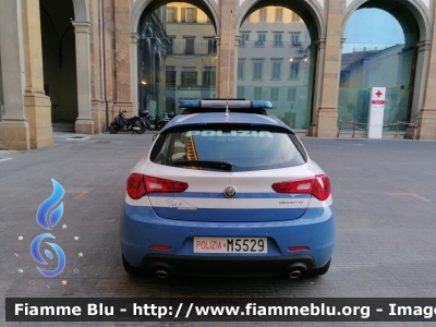 Alfa Romeo Nuova Giulietta restyle
Polizia di Stato
Squadra Volante
Allestimento NCT Nuova Carrozzeria Torinese
Decorazione Grafica Artlantis
POLIZIA M5529
Parole chiave: Alfa_Romeo Nuova_Giulietta_restyle POLIZIAM5529