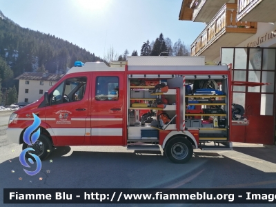 Mercedes-Benz Sprinter III serie
Vigili del Fuoco
Comando Provinciale di Belluno
Distaccamento Volontario di Arabba - Livinallongo (BL)
Studafuoc da Fodóm
PoliSoccorso allestimento Rosenbauer
VF 26321
Parole chiave: Mercedes-Benz Sprinter_IIIserie VF26321