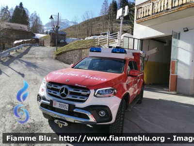 Mercedes-Benz Classe X
Vigili del Fuoco
Comando Provinciale di Belluno
Distaccamento Volontario di Arabba - Livinallongo (BL)
Studafuoc da Fodóm
Allestimento Rosenbauer
VF 30934
Parole chiave: Mercedes-Benz Classe_X VF30934