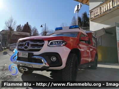 Mercedes-Benz Classe X
Vigili del Fuoco
Comando Provinciale di Belluno
Distaccamento Volontario di Arabba - Livinallongo (BL)
Studafuoc da Fodóm
Allestimento Rosenbauer
VF 30934
Parole chiave: Mercedes-Benz Classe_X VF30934