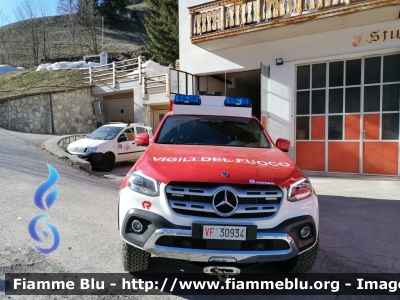 Mercedes-Benz Classe X
Vigili del Fuoco
Comando Provinciale di Belluno
Distaccamento Volontario di Arabba - Livinallongo (BL)
Studafuoc da Fodóm
Allestimento Rosenbauer
VF 30934
Parole chiave: Mercedes-Benz Classe_X VF30934