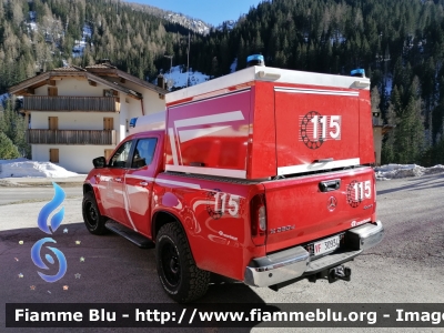 Mercedes-Benz Classe X
Vigili del Fuoco
Comando Provinciale di Belluno
Distaccamento Volontario di Arabba - Livinallongo (BL)
Studafuoc da Fodóm
Allestimento Rosenbauer
VF 30934
Parole chiave: Mercedes-Benz Classe_X VF30934