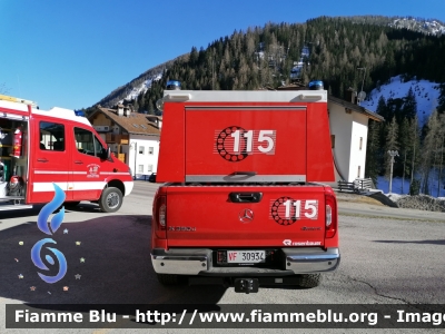 Mercedes-Benz Classe X
Vigili del Fuoco
Comando Provinciale di Belluno
Distaccamento Volontario di Arabba - Livinallongo (BL)
Studafuoc da Fodóm
Allestimento Rosenbauer
VF 30934
Parole chiave: Mercedes-Benz Classe_X VF30934