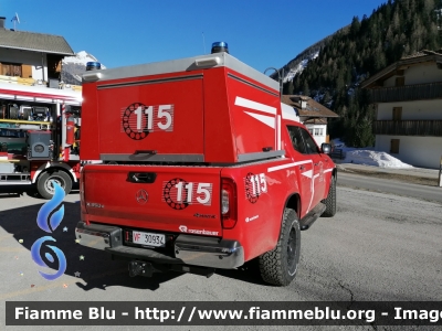 Mercedes-Benz Classe X
Vigili del Fuoco
Comando Provinciale di Belluno
Distaccamento Volontario di Arabba - Livinallongo (BL)
Studafuoc da Fodóm
Allestimento Rosenbauer
VF 30934
Parole chiave: Mercedes-Benz Classe_X VF30934