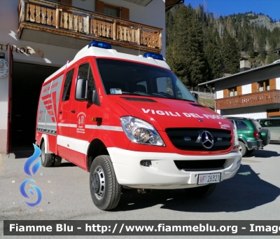 Mercedes-Benz Sprinter III serie
Vigili del Fuoco
Comando Provinciale di Belluno
Distaccamento Volontario di Arabba - Livinallongo (BL)
Studafuoc da Fodóm
PoliSoccorso allestimento Rosenbauer
VF 26321
Parole chiave: Mercedes-Benz Sprinter_IIIserie VF26321