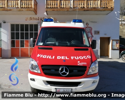 Mercedes-Benz Sprinter III serie
Vigili del Fuoco
Comando Provinciale di Belluno
Distaccamento Volontario di Arabba - Livinallongo (BL)
Studafuoc da Fodóm
PoliSoccorso allestimento Rosenbauer
VF 26321
Parole chiave: Mercedes-Benz Sprinter_IIIserie VF26321