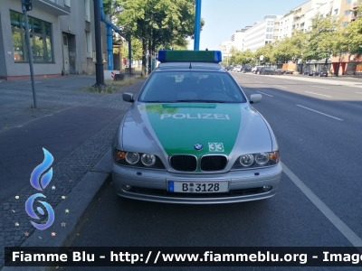 BMW 520 E39 Touring
Deutschland - Germania
Polizei Berlin - Polizia di Berlino
B - 3128
Parole chiave: BMW 520_E39_Touring Polizei_Berlin