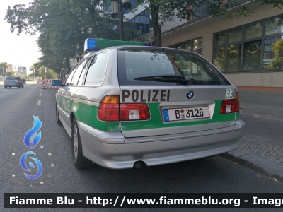 BMW 520 E39 Touring
Deutschland - Germania
Polizei Berlin - Polizia di Berlino
B - 3128
Parole chiave: BMW 520_E39_Touring Polizei_Berlin