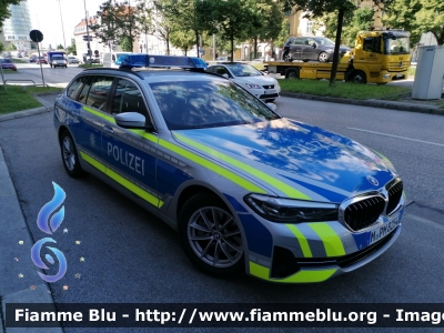 BMW 520 Touring G30
Deutschland - Germania
Landespolizei Bayern - Polizia di Stato della Baviera
Streifenwagen - Autopattuglia

Parole chiave: BMW 520_Touring_G30 polizei_bayern