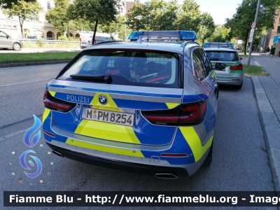 BMW 520 Touring G30
Deutschland - Germania
Landespolizei Bayern - Polizia di Stato della Baviera
Streifenwagen - Autopattuglia

Parole chiave: BMW 520_Touring_G30 polizei_bayern