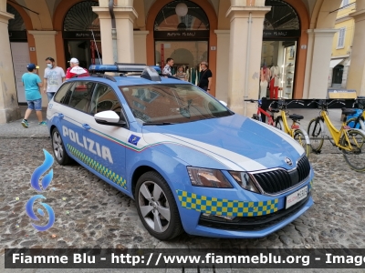 Škoda Octavia Wagon V serie
Polizia di Stato
Polizia Stradale
Allestimento Focaccia
Decorazione Grafica Artlantis
POLIZIA M5303
Parole chiave: Skoda Octavia_wagon_Vserie POLIZIAM5303