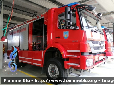 Mercedes-Benz Axor
Republika Slovenija - Repubblica Slovena
Gasilska Brigada Koper - Vigili del Fuoco Capodistria
AutoPompaSerbatoio
Automezzo 4
Allestimento Rosenbauer
KP GB-04
Parole chiave: Mercedes-Benz Axor Gasilska_brigada_koper