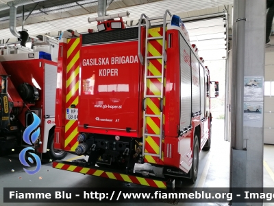 Mercedes-Benz Axor
Republika Slovenija - Repubblica Slovena
Gasilska Brigada Koper - Vigili del Fuoco Capodistria
AutoPompaSerbatoio
Automezzo 4
Allestimento Rosenbauer
KP GB-04
Parole chiave: Mercedes-Benz Axor Gasilska_brigada_koper