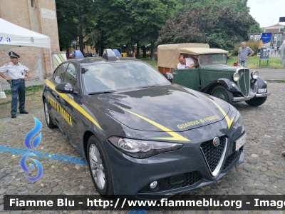 Alfa Romeo Nuova Giulia
Guardia di Finanza
Allestimento FCA
Decorazione Grafica Artlantis
GdiF 415 BQ
Parole chiave: Alfa_Romeo Nuova_Giulia GdiF415BQ