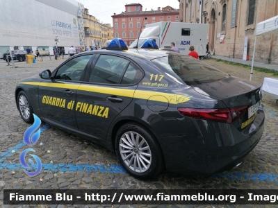 Alfa Romeo Nuova Giulia
Guardia di Finanza
Allestimento FCA
Decorazione Grafica Artlantis
GdiF 415 BQ
Parole chiave: Alfa_Romeo Nuova_Giulia GdiF415BQ