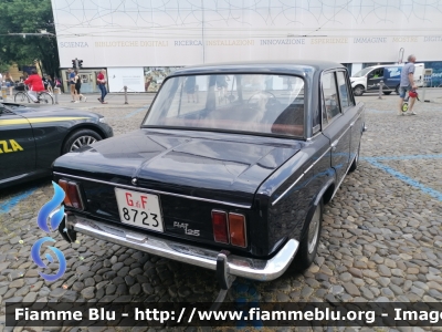 Fiat 125
Guardia di Finanza
Veicolo storico
GdiF 8723
Parole chiave: Fiat 125 GDIF8723