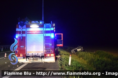 Mercedes-Benz Actros 1841 II serie
Vigili del Fuoco
Comando Provinciale di Piacenza
Distaccamento di Fiorenzuola d'Arda (PC)
AutoPompaSerbatoio allestimento Bai
VF 22610
Parole chiave: Mercedes-Benz Actros_1841_IIserie VF22610